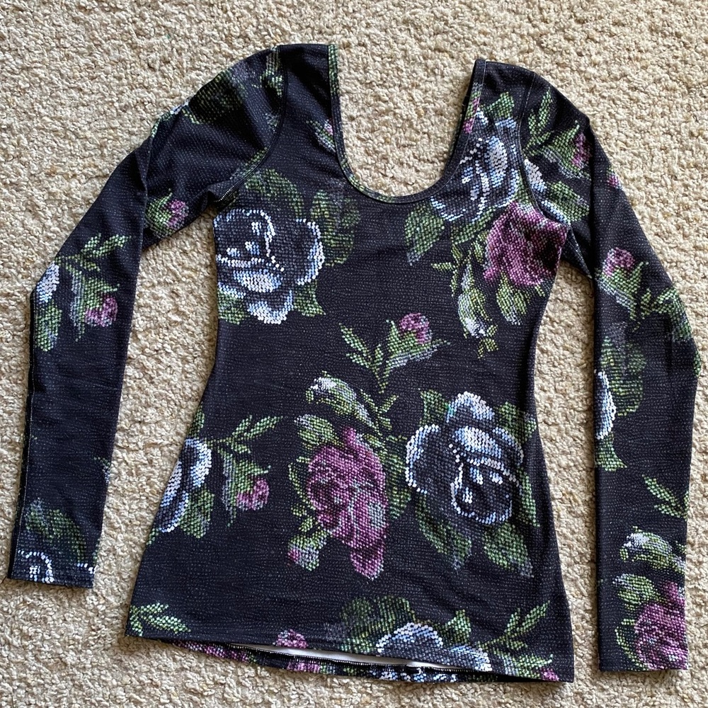 Lululemon RARE long sleeve shirt size 4